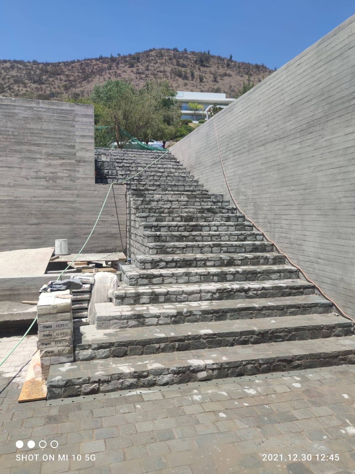 Adoquines y Piedra Natural para Pisos, Muros y Revestimientos