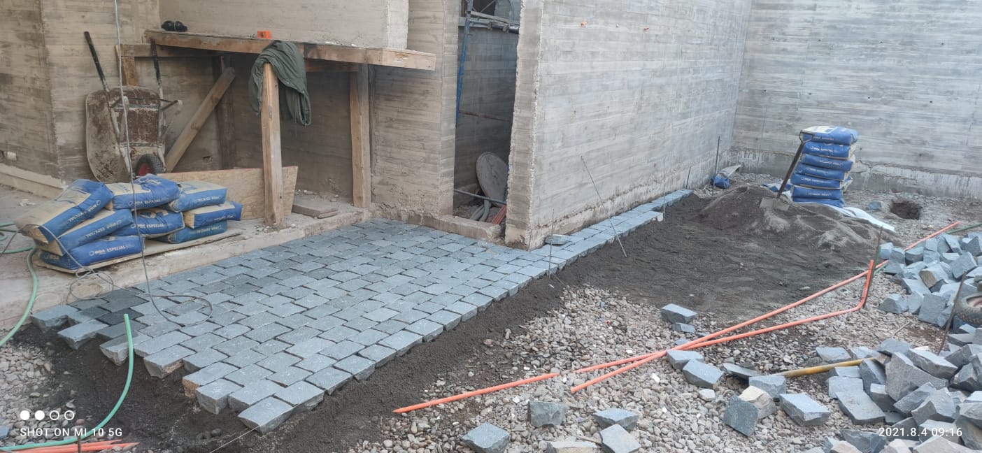 Adoquines y Piedra Natural para Pisos, Muros y Revestimientos