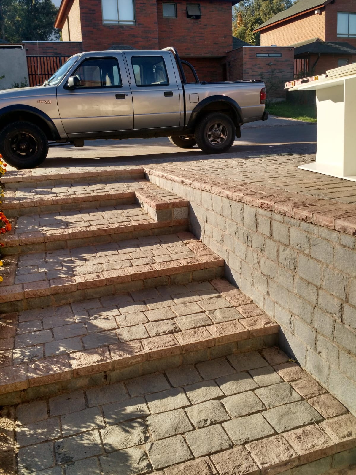 Adoquines y Piedra Natural para Pisos, Muros y Revestimientos